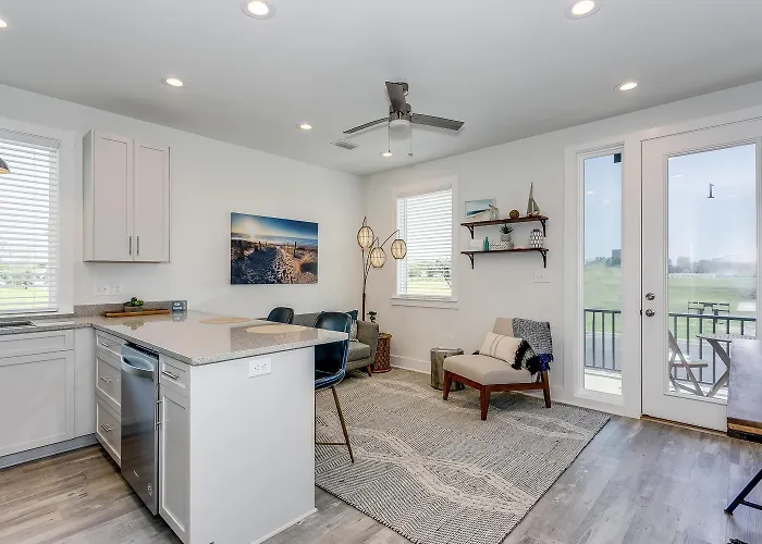 Downtown Townhome - Clubb St Apartment